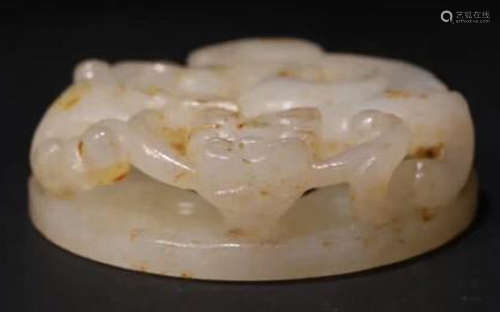 A HETIAN JADE CARVED DRAGON SHAPED PENDANT