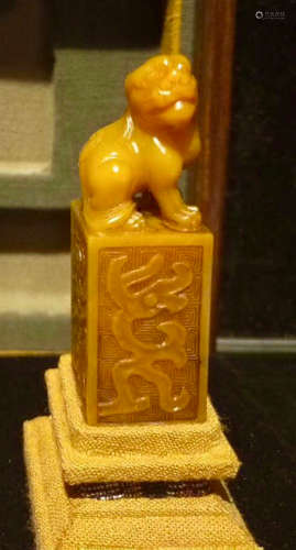 A TIANHUANG STONE CARVED BEAST SHAPED SEAL