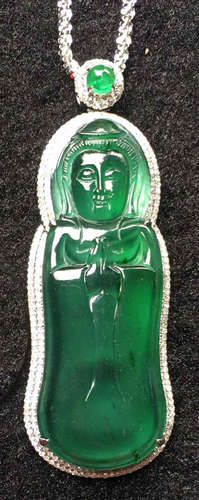 A GREEN JADEITE CARVED GUANYIN PENDANT, TYPE A