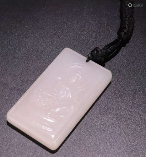 A HETIAN JADE CARVED GUANYIN PATTERN PENDANT