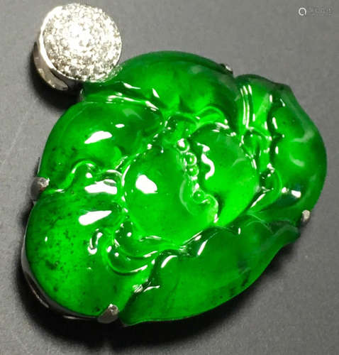 A GREEN JADEITE CARVED PEONY PENDANT, TYPE A