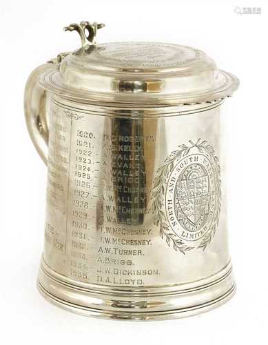 An Edwardian silver tankard,