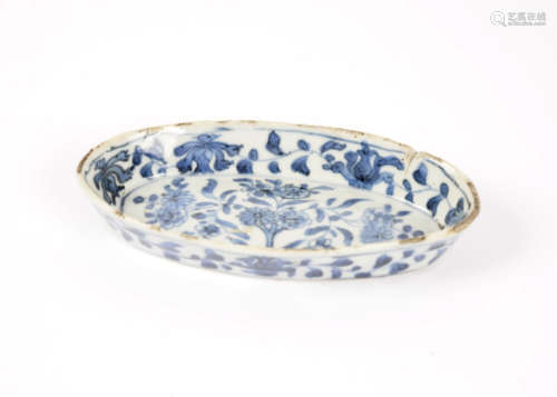 An 18th Century Chinese blue and white oval dish, foliate decoration, 14.5 cm wide