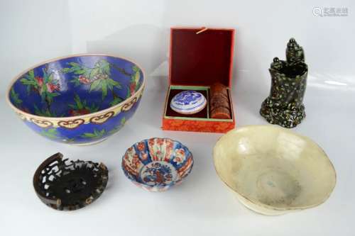 A group of Chinese porcelain, together with a seal.