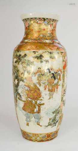 A large Japanese Satsuma vase, depicting two scenes of Samurai warriors, 60cm high.
