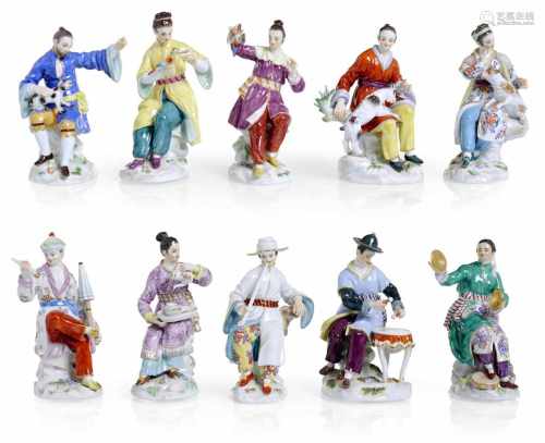 Serie von zehn Japanischen FigurenMeissen, 20. JahrhundertH. 12,5/14 cmJapaner mit Schirm, Japaner