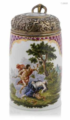 Porzellan-Walzenkrug mit mythologischer Szene18./19. JahrhundertH. 16,5 cmLeicht konische Wandung.