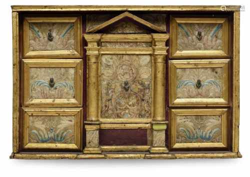 Barock-TischkabinettItalien, 17. Jahrhundert48x72x35 cmAchtschübig. Bronzegriffe. Holz, teils