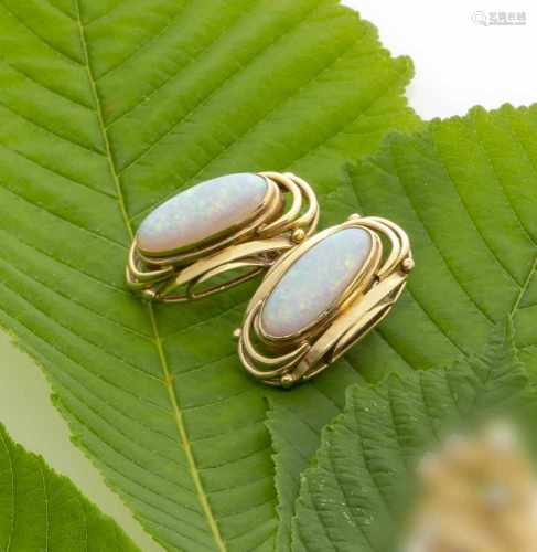 Paar Opal-Ohrringe1950er JahreL. 2,9 cmGeometrisch durchbrochen gearbeitete 585 Gelbgold-Brisur,