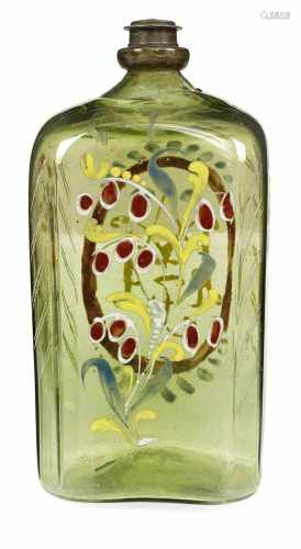 Schnapsflasche mit EmaillebemalungSüddeutsch, 18. JahrhundertH. 15,5 cmGrünes Glas mit Bodenabriß.