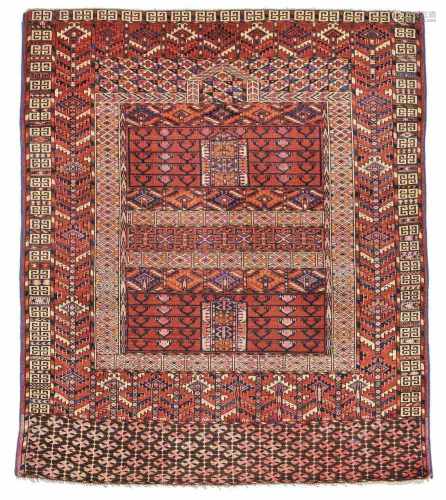 Tekke EngsiTurkmenistan, Anfang 20. Jahrhundert136 x 117 cmProvenienz: Aus süddeutschem