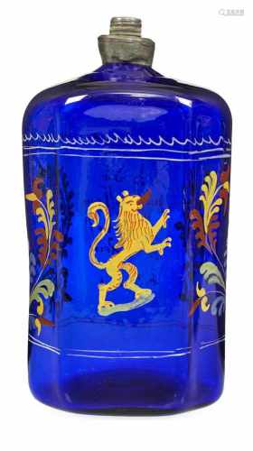 Schnapsflasche mit steigendem LöwenDeutsch oder Böhmen, datiert 1741H. 16,5 cmKobaltblaues Glas,