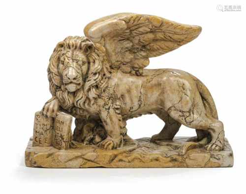 MarkuslöweL. 31 cmMarmor, im antiken Stil. Best.A marble Markus lion of antique style. Chipped.