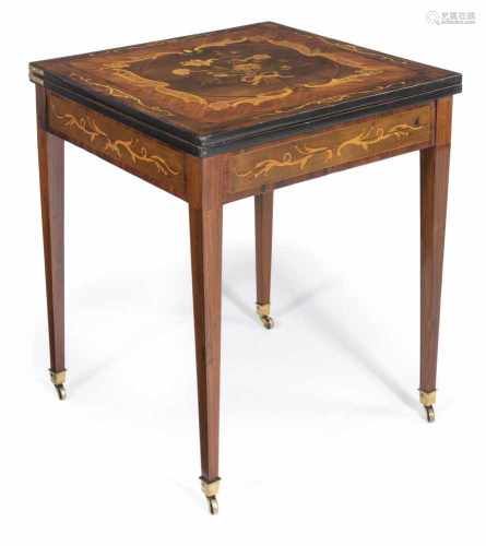 Feiner Louis XVI-SpieltischEnde 18. Jahrhundert73x60/120x60 cmAusziehbare Zarge, darin