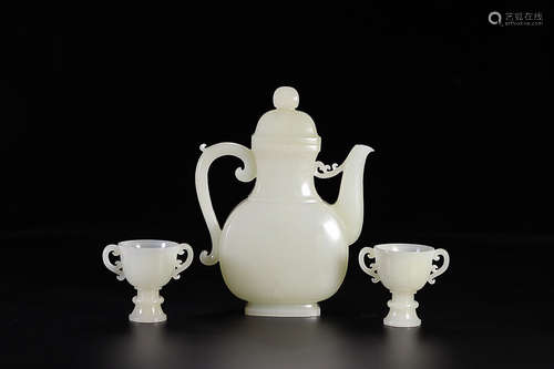 SET OF HETIAN JADE POT&CUPS