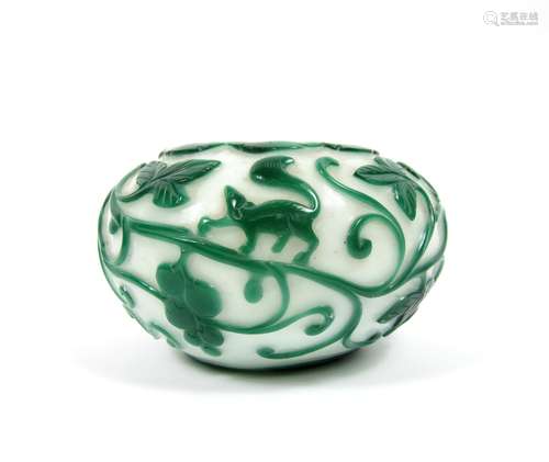 Bearing Qianlong seal, 19th century A Peking glass bowl