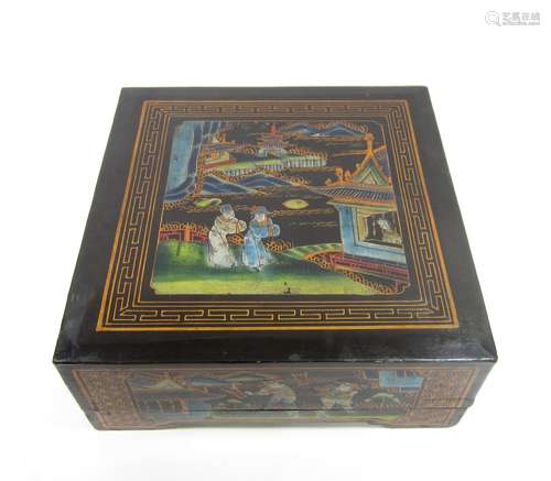 Mid 20th century A large lacquer box and cover