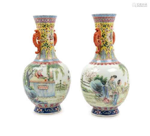 A Pair of Chinese Famille Rose Porcelain Vases 20TH