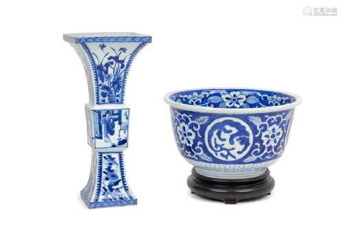 Two Chinese Blue and White Porcelain Articles 20TH