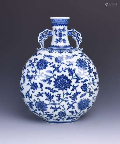 A CHINESE BLUE AND WHITE MOON FLASK, QIANLONG MARK