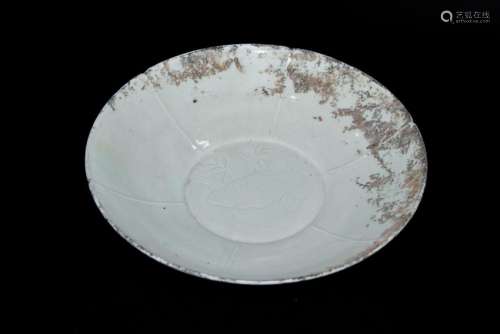 A CHINESE CARVED DINGYAO DISH