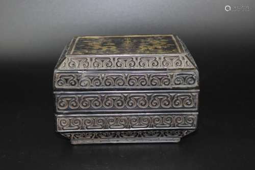 A CHINESE CARVED LACQUER BOX, QING DYNASTY