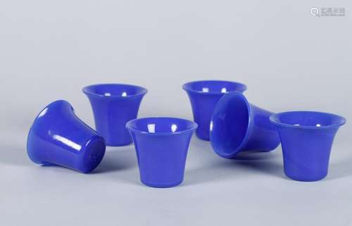 A GROUP OF CHINESE BLUE PEKING GLASS CUPS, QING DYNASTY