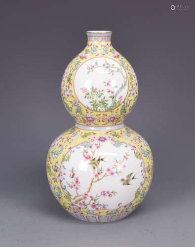 A CHINESE DOUBLE-GOURD SHAPED VASE, QIANLONG MARK