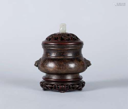 A CHINESE BRONZE CENSER,