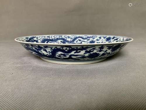 A CHINESE BLUE AND WHITE 'DRAGON' DISH, HONGZHI MARK,