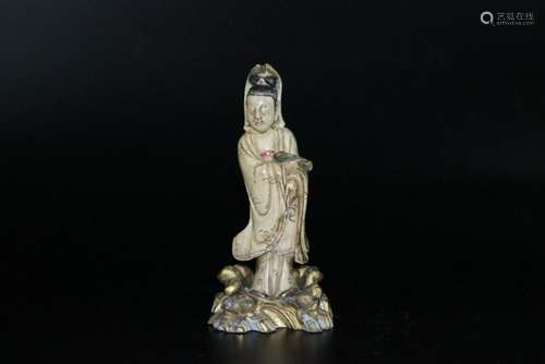 A CHINESE SOAPSTONE FIGURE OF GUANYIN, QING DYNASTY