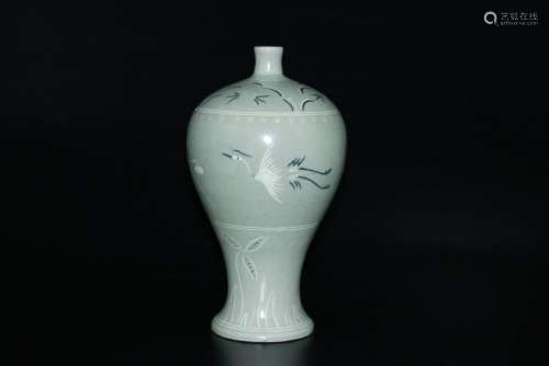 A CHINESE GORYEO CELADON VASE