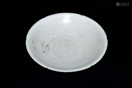 A CHINESE CARVED DINGYAO DISH