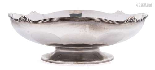 A George V silver fruit bowl, maker Brook & Son, Sheffield, 1916: of lobed circular outline,