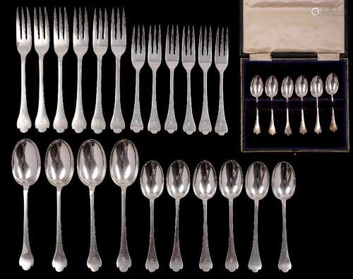 A George V silver Trefid pattern part silver flatware service, maker Francis Howard, Sheffield,