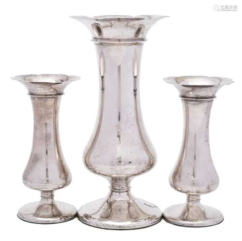 A garniture of three George V silver vases, maker Deakin & Francis Ltd, Birmingham,