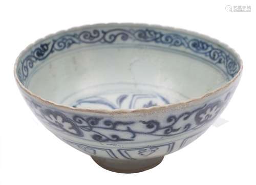 A Chinese blue and white bowl: with scalloped rim,