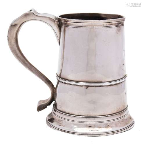 A George III silver tankard.