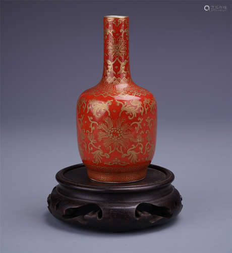 CHINESE PORCELAIN RED GLAZE GOLD PAINTED FLOWER VASE