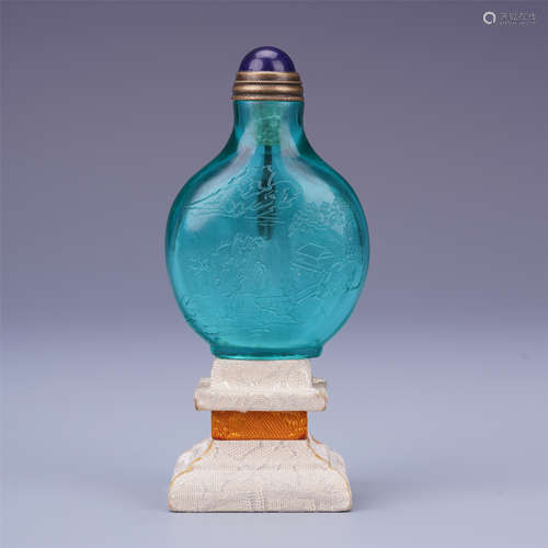 CHINESE BLUE PEKING GLASS SNUFF BOTTLE WITH LAPIS STOPER