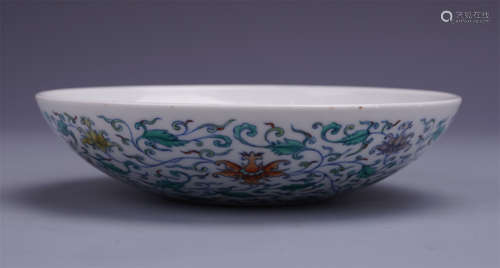 CHINESE PORCELAIN DOUCAI FLOWER PLATE