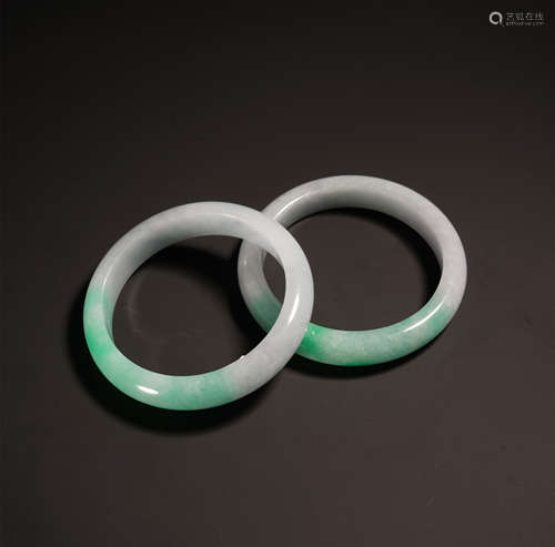 PAIR OF CHINESE JADEITE BANGLES