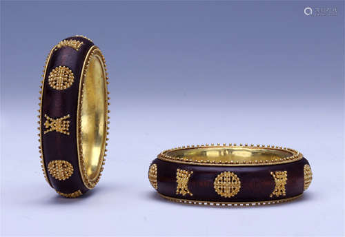 PAIR OF CHINESE GILT SILVER BEAD AGALWOOD BANGLES