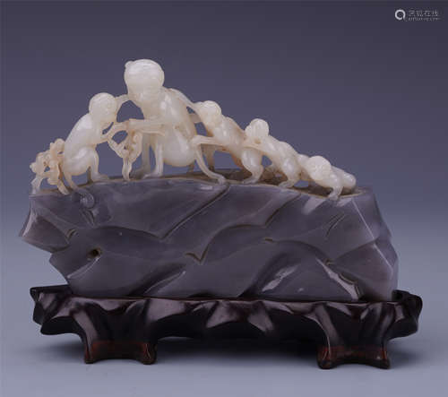 CHINESE WHITE JADE MONKEY ON AGATE BASE TABLE ITEM