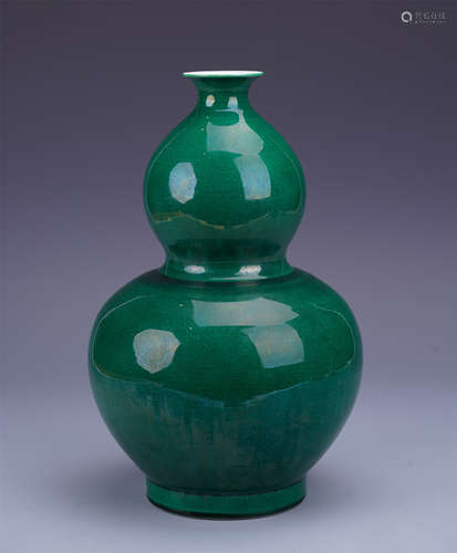 CHINESE PORCELAIN GREEN GLAZE DOUBLE GOURD VASE