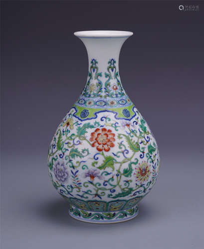 CHINESE PORCELAIN DOUCAI FLOWER YUHUCHUN VASE