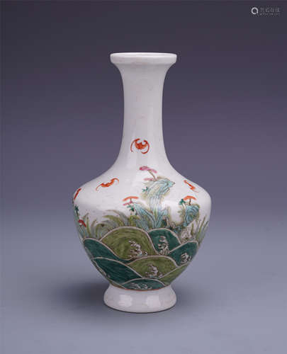 CHINESE PORCELAIN FAMILEL ROSE BAT AND FLOWER VASE