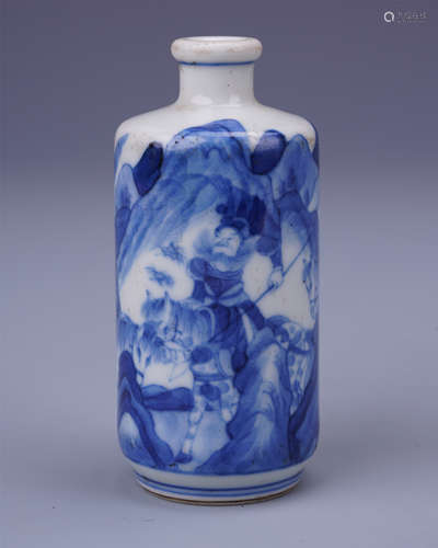 CHINESE PORCELAIN BLUE AND WHITE FIGURES SNUFF BOTTLE