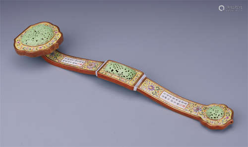 CHINESE PORCELAIN FAMILLE ROSE RUYI SCEPTER