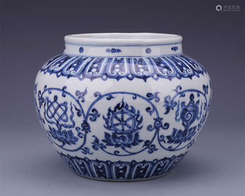 CHINESE PORCELAIN BLUE AND WHITE FLOWER JAR